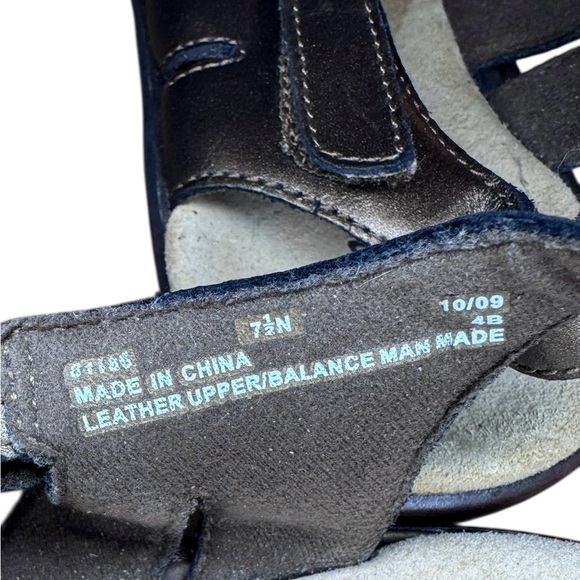 CLARKS Bendables gold Leather SlingBack Closed Toe Sandals 7.5N ws 18 - Picture 3 of 4